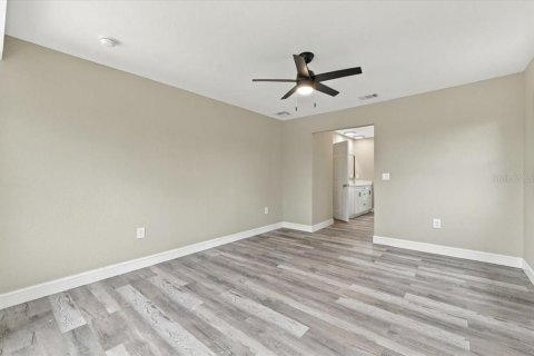 House in Babson Park, Florida 3 bedrooms, 147.06 sq.m. № 2394276 - photo 8