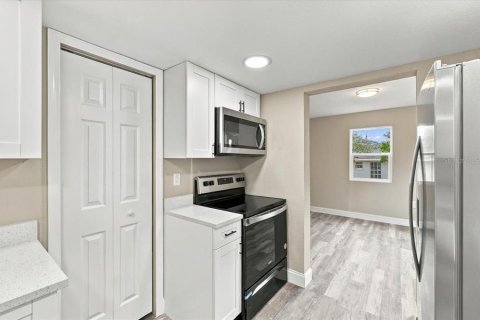 House in Babson Park, Florida 3 bedrooms, 147.06 sq.m. № 2394276 - photo 3