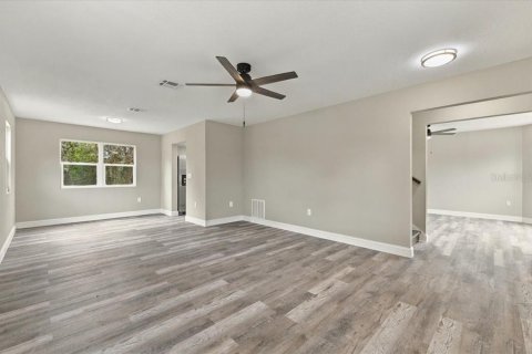 House in Babson Park, Florida 3 bedrooms, 147.06 sq.m. № 2394276 - photo 4