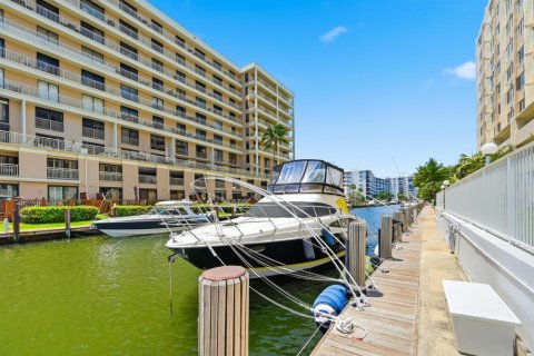 Condominio en venta en Fort Lauderdale, Florida, 2 dormitorios, 139.35 m2 № 2242586 - foto 27