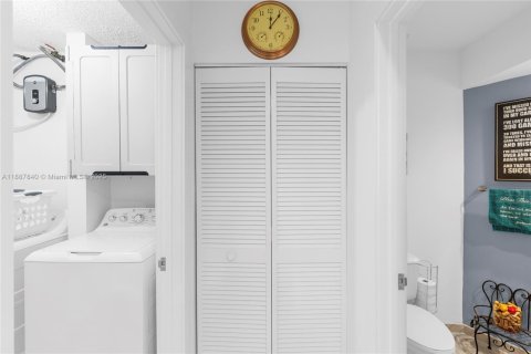 Townhouse in Weston, Florida 3 bedrooms, 145.3 sq.m. № 1941823 - photo 22