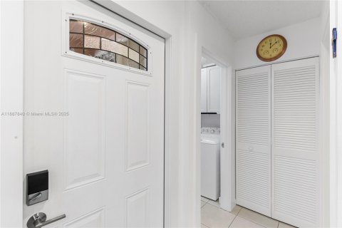 Townhouse in Weston, Florida 3 bedrooms, 145.3 sq.m. № 1941823 - photo 16