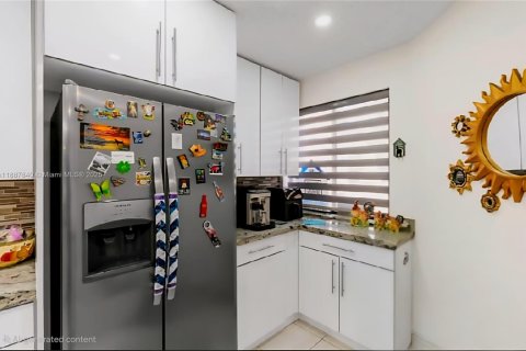 Townhouse in Weston, Florida 3 bedrooms, 145.3 sq.m. № 1941823 - photo 20