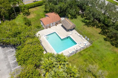 Townhouse in Weston, Florida 3 bedrooms, 145.3 sq.m. № 1941823 - photo 9