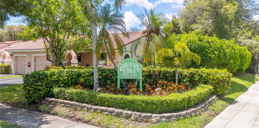 Townhouse in Weston, Florida 3 bedrooms, 145.3 sq.m. № 1941823