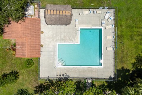 Townhouse in Weston, Florida 3 bedrooms, 145.3 sq.m. № 1941823 - photo 10