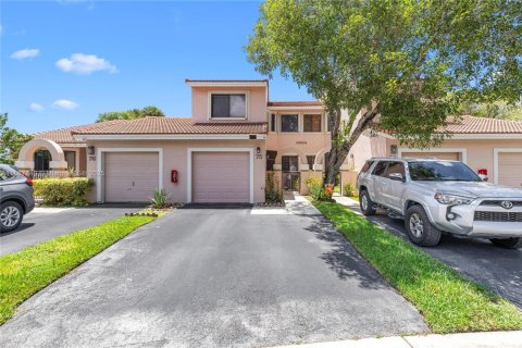Townhouse in Weston, Florida 3 bedrooms, 145.3 sq.m. № 1941823 - photo 2