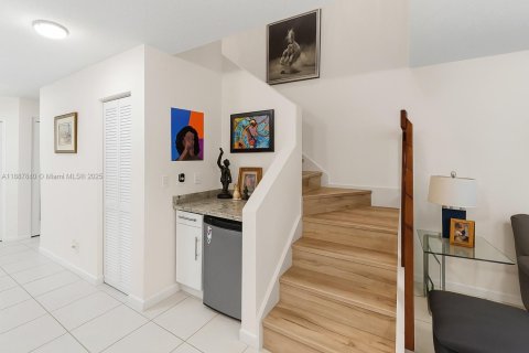 Townhouse in Weston, Florida 3 bedrooms, 145.3 sq.m. № 1941823 - photo 28