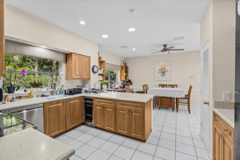 Купить виллу или дом в Палм Сити, Флорида 4 комнаты, 228.17м2, № 2244878 - фото 14