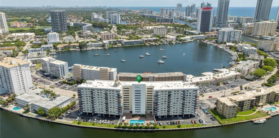 Condo à Hallandale Beach, Floride, 1 chambre  № 1897359