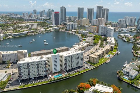 Copropriété à louer à Hallandale Beach, Floride: 1 chambre, 85.93 m2 № 1897359 - photo 15