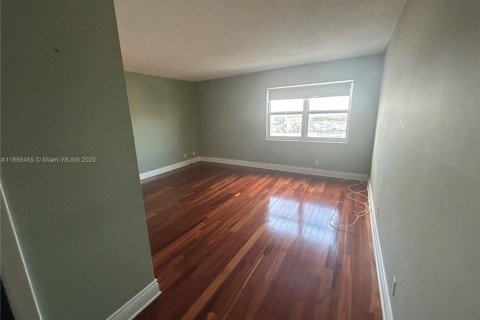 Copropriété à louer à Hallandale Beach, Floride: 1 chambre, 85.93 m2 № 1897359 - photo 9