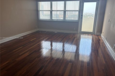 Copropriété à louer à Hallandale Beach, Floride: 1 chambre, 85.93 m2 № 1897359 - photo 8