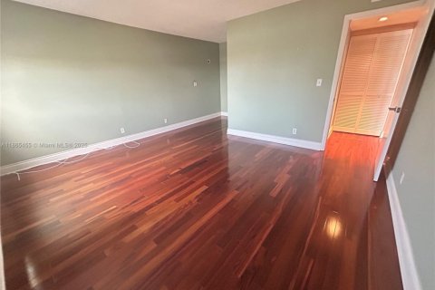 Copropriété à louer à Hallandale Beach, Floride: 1 chambre, 85.93 m2 № 1897359 - photo 11