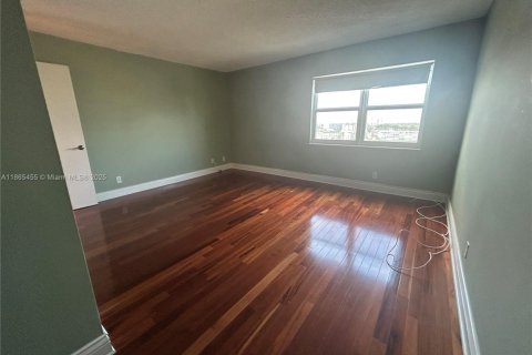 Copropriété à louer à Hallandale Beach, Floride: 1 chambre, 85.93 m2 № 1897359 - photo 4