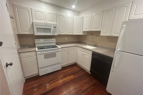 Copropriété à louer à Hallandale Beach, Floride: 1 chambre, 85.93 m2 № 1897359 - photo 3