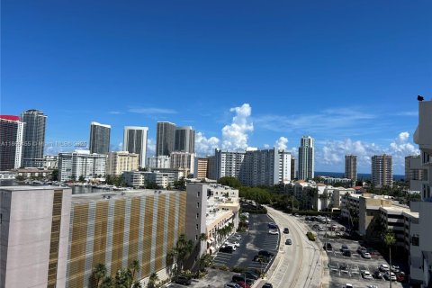 Copropriété à louer à Hallandale Beach, Floride: 1 chambre, 85.93 m2 № 1897359 - photo 18