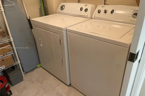 Condominio en venta en Doral, Florida, 2 dormitorios, 104.98 m2 № 1962794 - foto 19