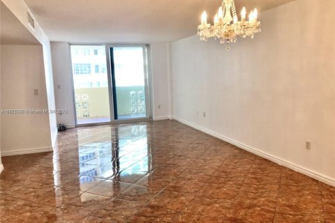 Condominio en venta en Hallandale Beach, Florida, 2 dormitorios, 98.48 m2 № 1962354 - foto 3