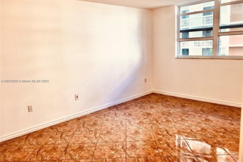 Condominio en venta en Hallandale Beach, Florida, 2 dormitorios, 98.48 m2 № 1962354 - foto 29