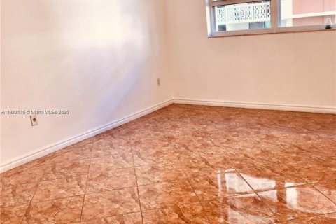 Condominio en venta en Hallandale Beach, Florida, 2 dormitorios, 98.48 m2 № 1962354 - foto 23