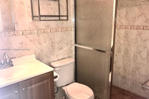 Condominio en venta en Hallandale Beach, Florida, 2 dormitorios, 98.48 m2 № 1962354 - foto 18