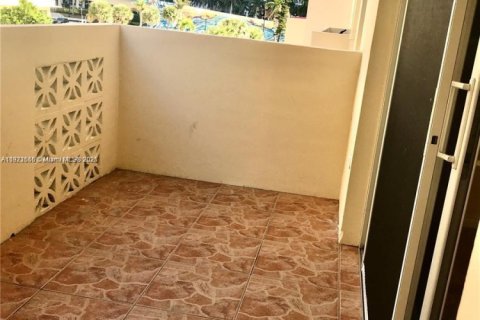 Condominio en venta en Hallandale Beach, Florida, 2 dormitorios, 98.48 m2 № 1962354 - foto 10