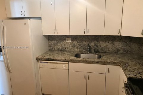 Condominio en venta en Hallandale Beach, Florida, 2 dormitorios, 98.48 m2 № 1962354 - foto 7