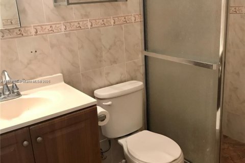 Condominio en venta en Hallandale Beach, Florida, 2 dormitorios, 98.48 m2 № 1962354 - foto 16