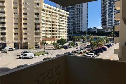 Condominio en venta en Hallandale Beach, Florida, 2 dormitorios, 98.48 m2 № 1962354 - foto 12