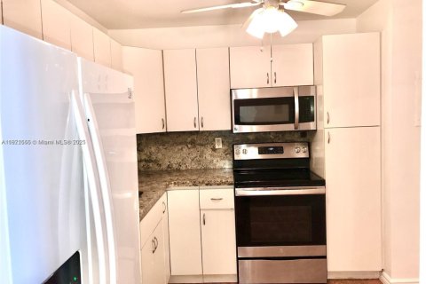 Condominio en venta en Hallandale Beach, Florida, 2 dormitorios, 98.48 m2 № 1962354 - foto 6