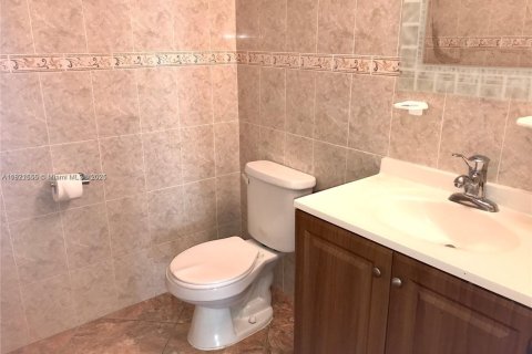 Condominio en venta en Hallandale Beach, Florida, 2 dormitorios, 98.48 m2 № 1962354 - foto 15