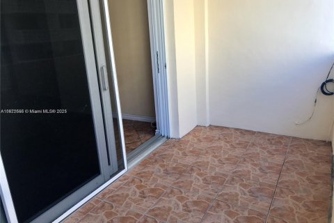 Condominio en venta en Hallandale Beach, Florida, 2 dormitorios, 98.48 m2 № 1962354 - foto 13