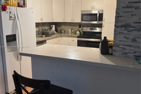 Condominio en venta en Hallandale Beach, Florida, 2 dormitorios, 98.48 m2 № 1962354 - foto 5