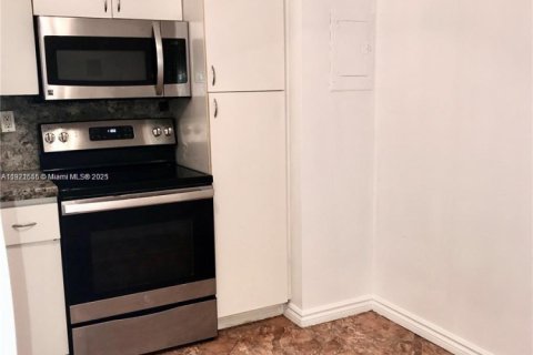 Condominio en venta en Hallandale Beach, Florida, 2 dormitorios, 98.48 m2 № 1962354 - foto 9