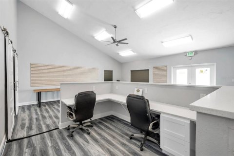 Propiedad comercial en venta en Largo, Florida, 5 dormitorios, 254.18 m2 № 1732606 - foto 17