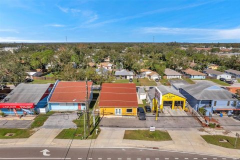 Propiedad comercial en venta en Largo, Florida, 5 dormitorios, 254.18 m2 № 1732606 - foto 1