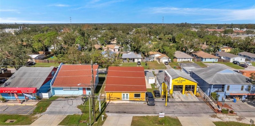 Propiedad comercial en Largo, Florida 5 dormitorios, 254.18 m2 № 1732606