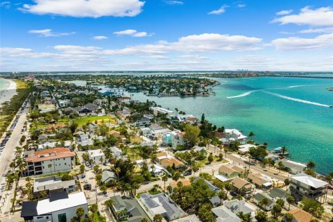 Casa en venta en Saint Pete Beach, Florida, 3 dormitorios, 174.93 m2 № 1677858 - foto 1