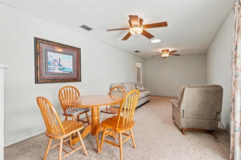 Villa ou maison à vendre à Zephyrhills, Floride: 3 chambres, 147.34 m2 № 2404915 - photo 14