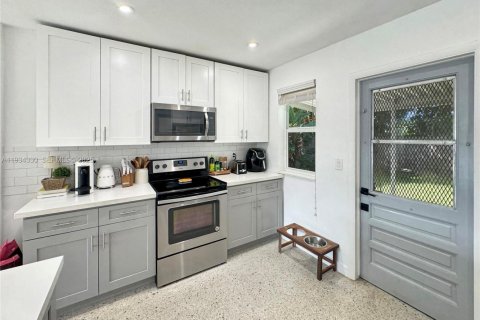 Casa en venta en Hallandale Beach, Florida, 2 dormitorios, 81.57 m2 № 1992681 - foto 13