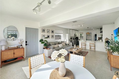 Casa en venta en Hallandale Beach, Florida, 2 dormitorios, 81.57 m2 № 1992681 - foto 5