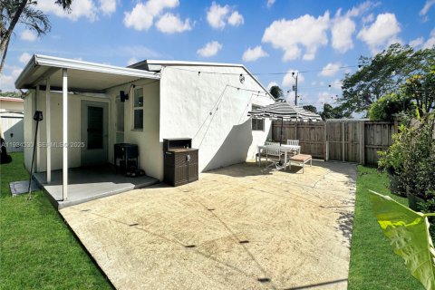 Casa en venta en Hallandale Beach, Florida, 2 dormitorios, 81.57 m2 № 1992681 - foto 14