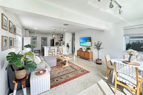 Casa en venta en Hallandale Beach, Florida, 2 dormitorios, 81.57 m2 № 1992681 - foto 4