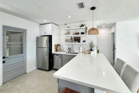Casa en venta en Hallandale Beach, Florida, 2 dormitorios, 81.57 m2 № 1992681 - foto 9