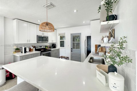 Casa en venta en Hallandale Beach, Florida, 2 dormitorios, 81.57 m2 № 1992681 - foto 6