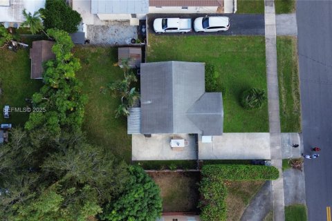 Casa en venta en Hallandale Beach, Florida, 2 dormitorios, 81.57 m2 № 1992681 - foto 17