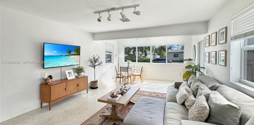Casa en Hallandale Beach, Florida 2 dormitorios, 81.57 m2 № 1992681