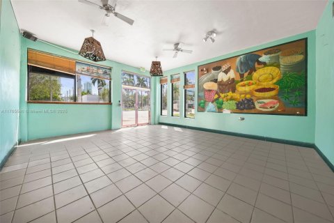 Propiedad comercial en venta en Miami Beach, Florida № 1935490 - foto 22