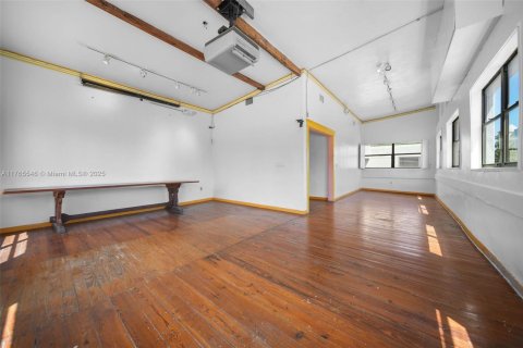 Propiedad comercial en venta en Miami Beach, Florida № 1935490 - foto 2